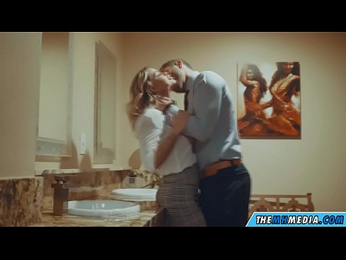 ❤️ Khi một cô gái tóc vàng busty quyến rũ bạn trong một nhà vệ sinh công cộng ❤️ Sex tại chúng tôi% vi.assistdoctor23.ru% ❌️❤